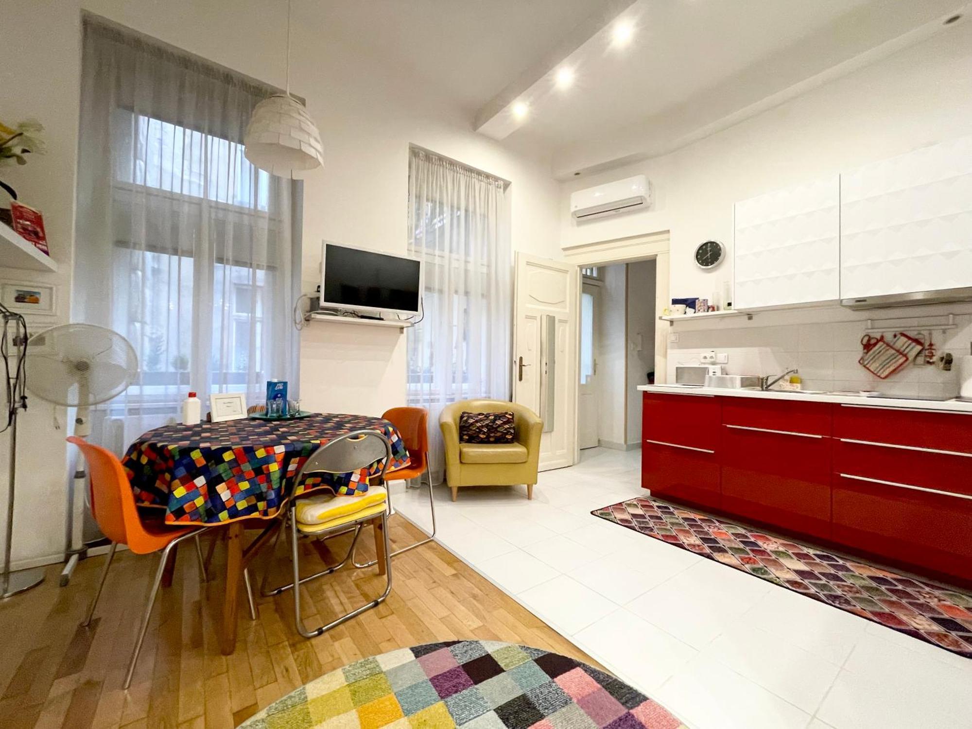 Rainbow Pearl Apartment At St Stephen' S Basilica Budapest Exterior foto
