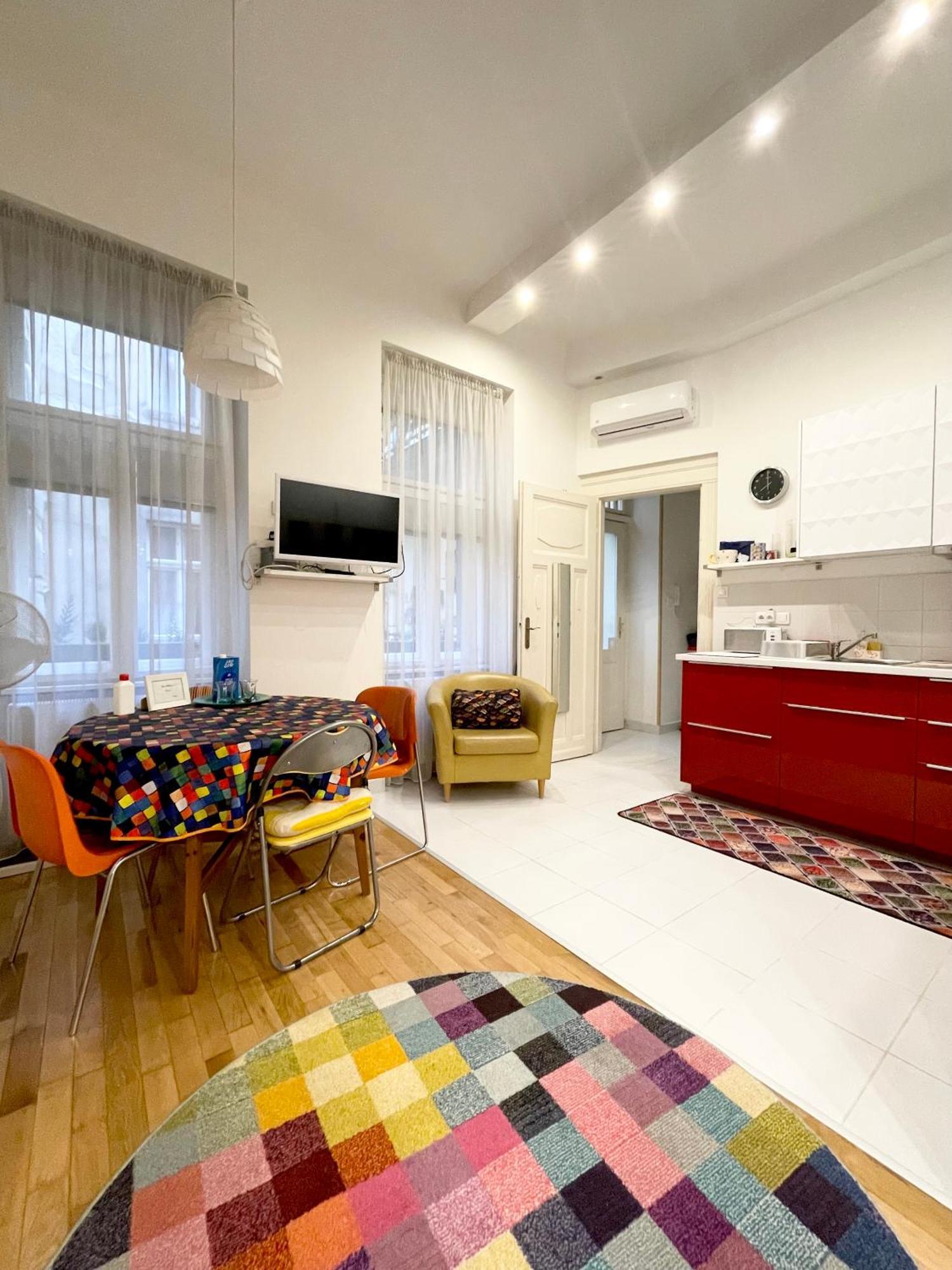 Rainbow Pearl Apartment At St Stephen' S Basilica Budapest Exterior foto